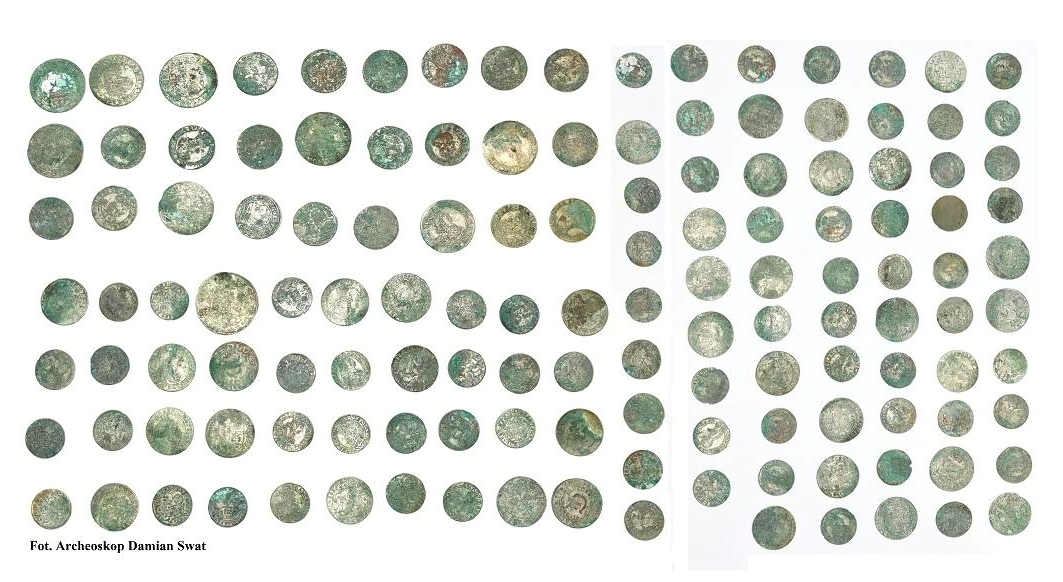 Skarb sprzed wieków odkryty na Warmii i Mazurach. 162 srebrne monety trafią do muzeum